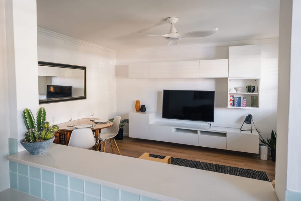 Watch the TV or talk to guests while preparing dinner. Drop side table extends to accommodate 4 with extra ottomans.
