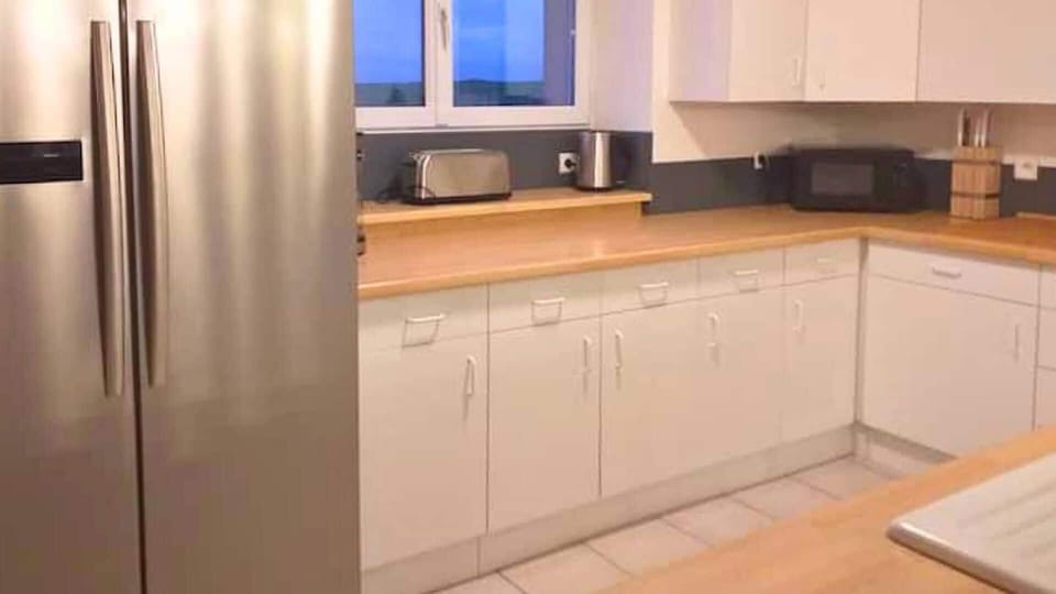 Large kitchen with American fridge