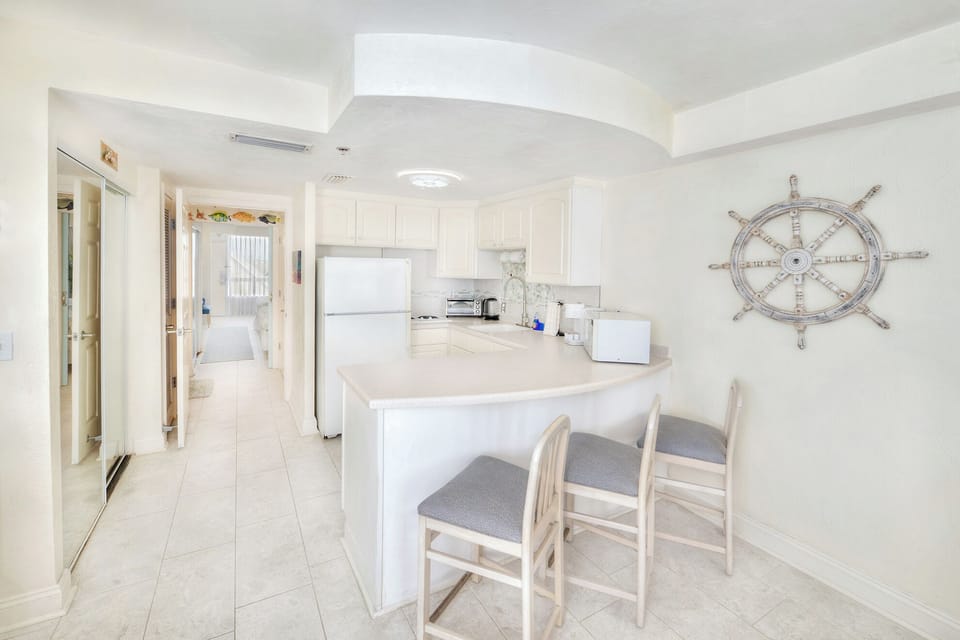 Daytona Beach accommodation with full kitchen.
