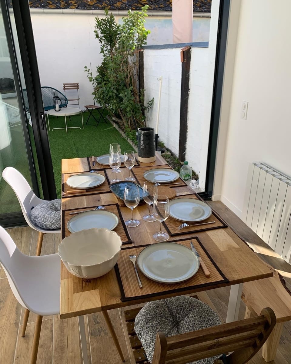 Outdoor dining