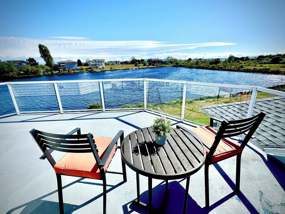 Master20Room20Balconey20-201