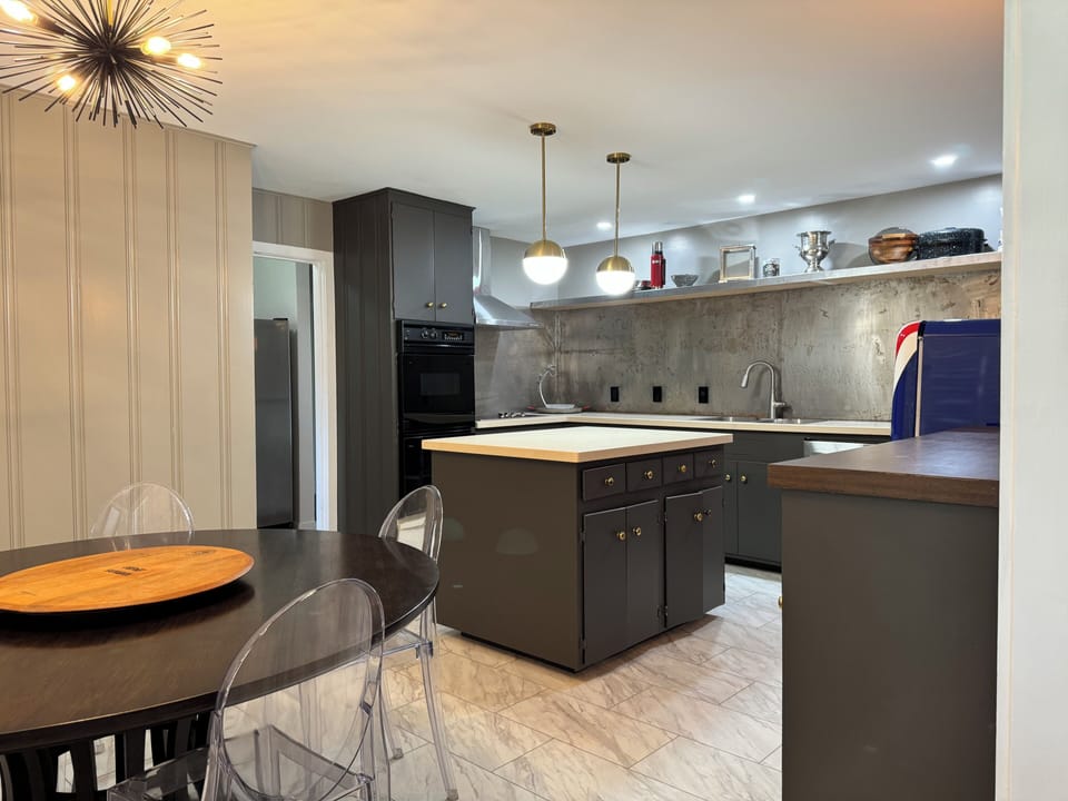 Full size kitchen