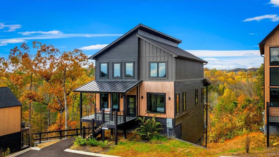 4 Bedroom Cabin with Hot Tub Game Room Mountain Views Lodges at - Four bedroom, Four bathroom modern cabin at Lodges at Reedmont