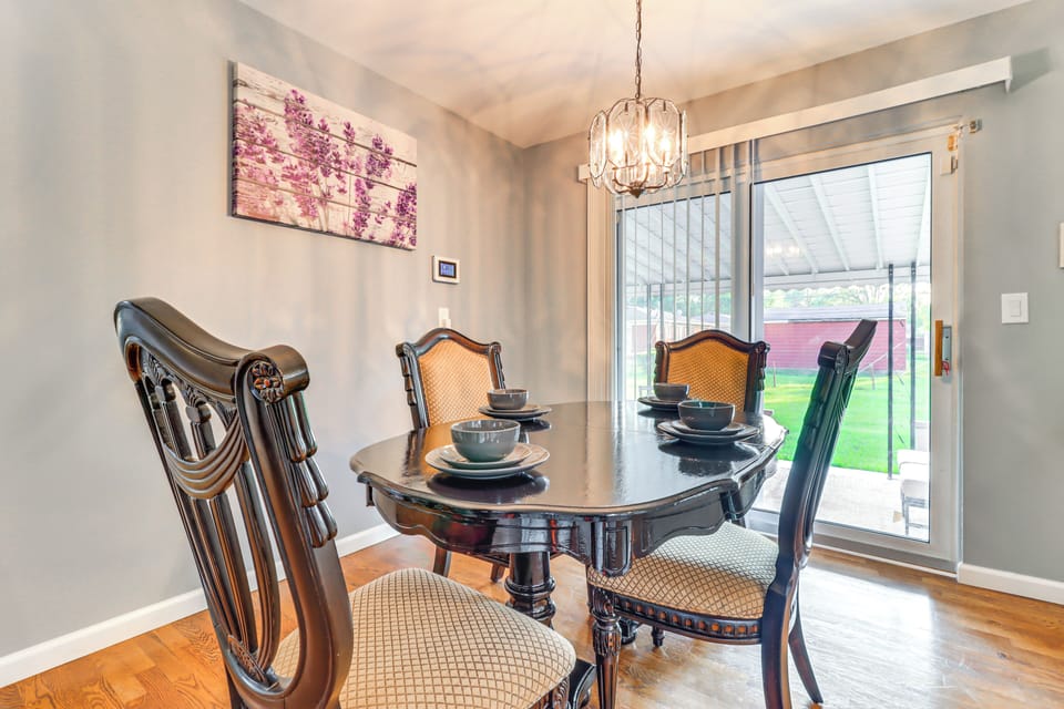 Dining Area | Dishware/Flatware Provided | Main Level