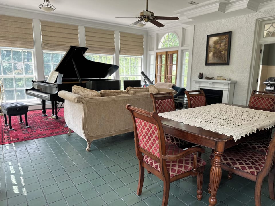 Enjoy a dinner and a concert in the sunny solarium.