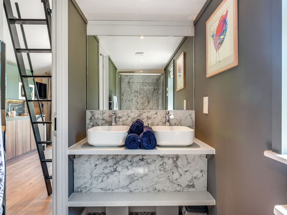 Bathroom | Cranborne Chase Stargazer - Whitey Top Lodges, Pentridge