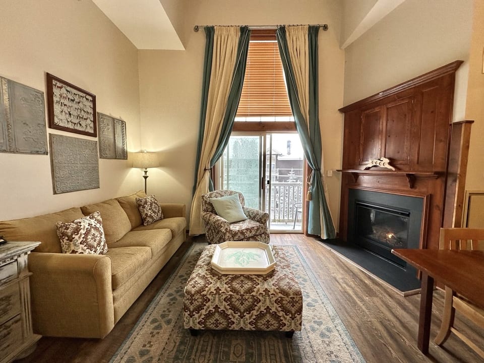 Home Decor, Lamp, Furniture, Couch, Rug