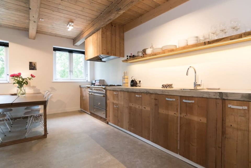Spacious kitchen with dishwasher