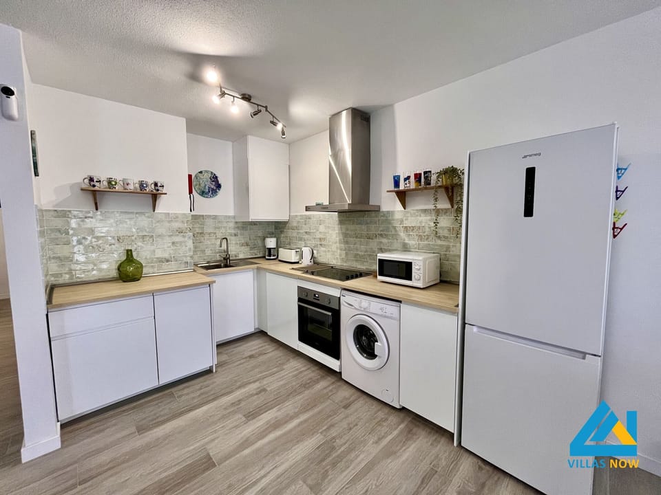 Villa Palma - Kitchen with Washing Machine 