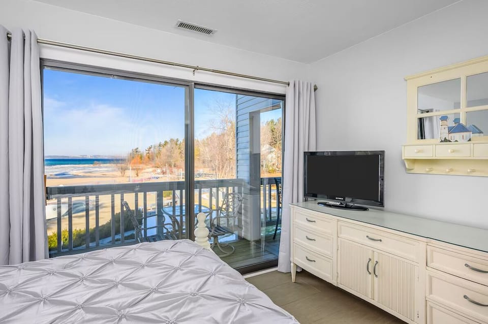 Bedroom with queen-size bed