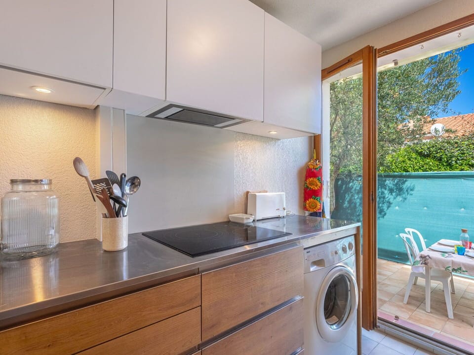Cabinetry, Countertop, Furniture, Property, Kitchen, Kitchen Appliance, Wood, Home Appliance, Interior Design, Kitchen Stove