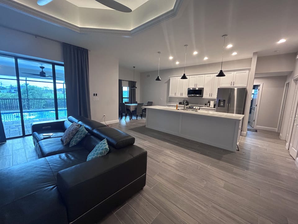 Living room/kitchen