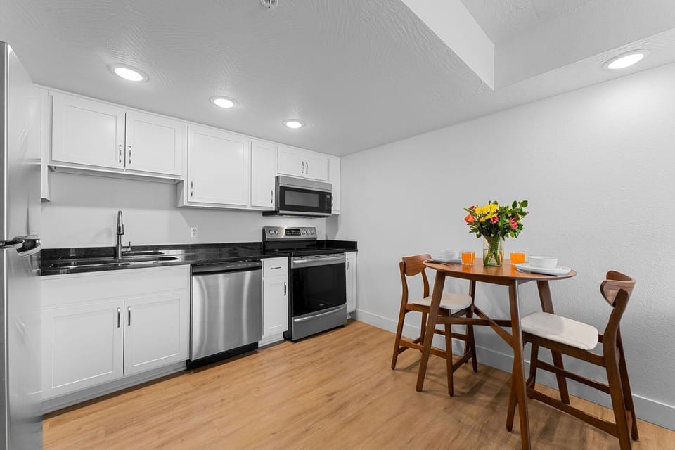 Full Kitchen with Dining Area