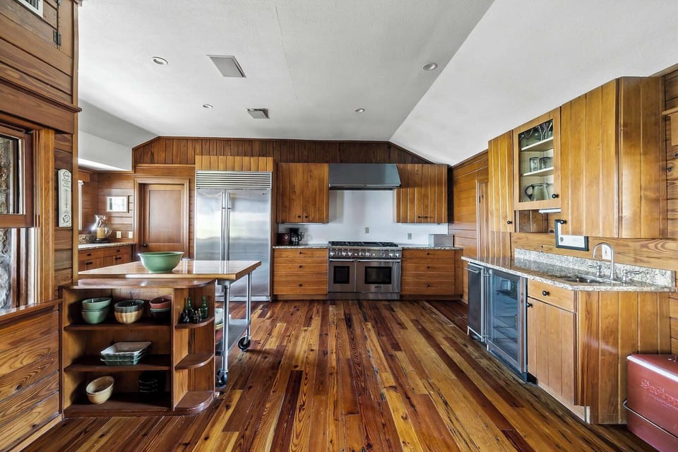 Middle Cabin Full Kitchen