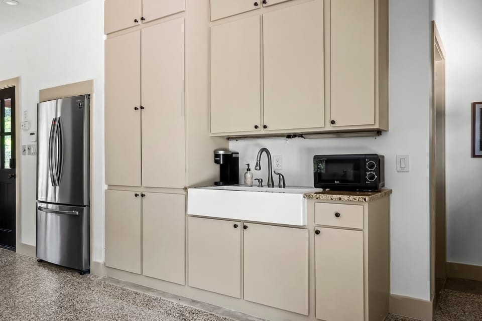 Right Cabin Kitchenette