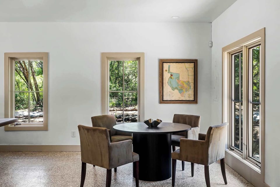 Right Cabin Dining Area