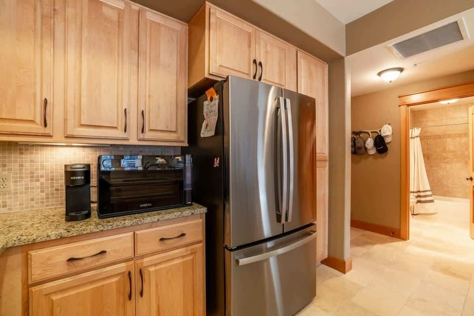 Sleek & Fully Equipped Kitchen – Cook in Style!