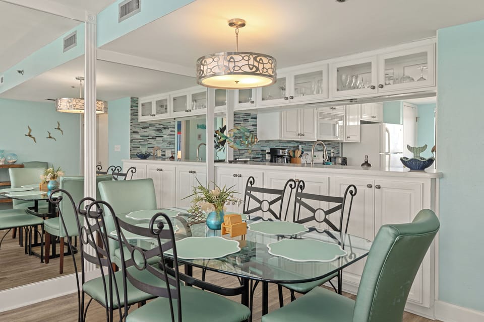Dining & kitchen area.