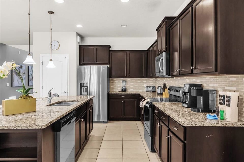 Full Modern Kitchen