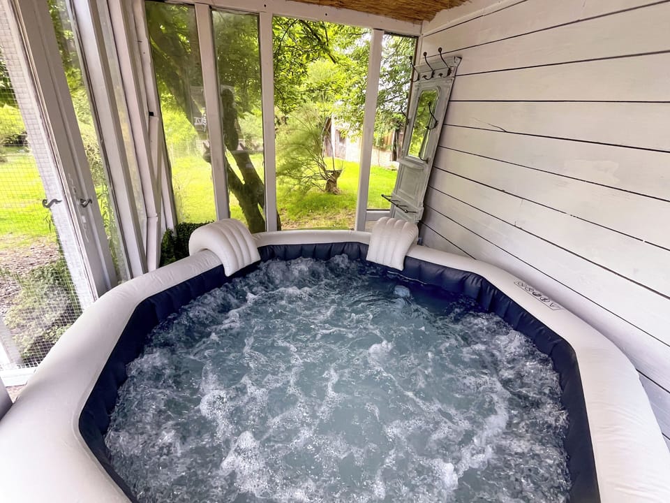 Indoor spa tub
