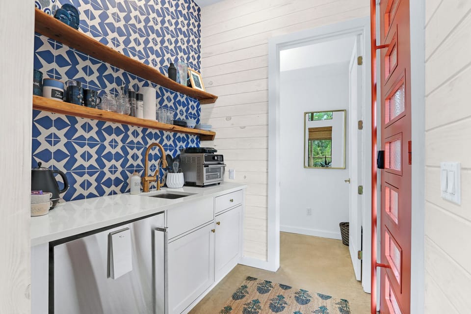 Entryway is into the kitchenette