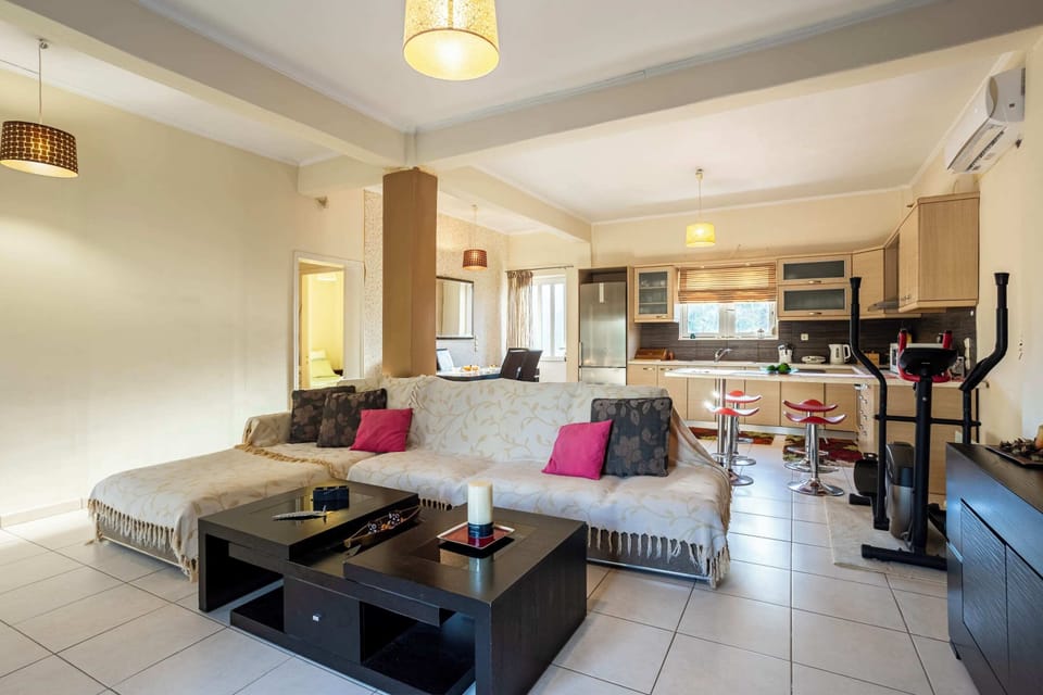 Bright and spacious living room