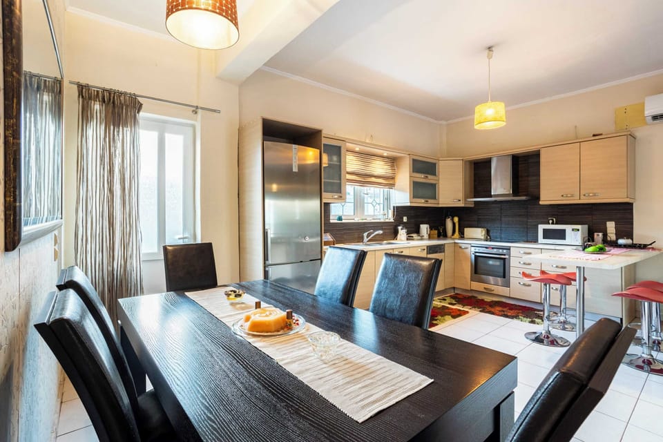 Spacious dining table