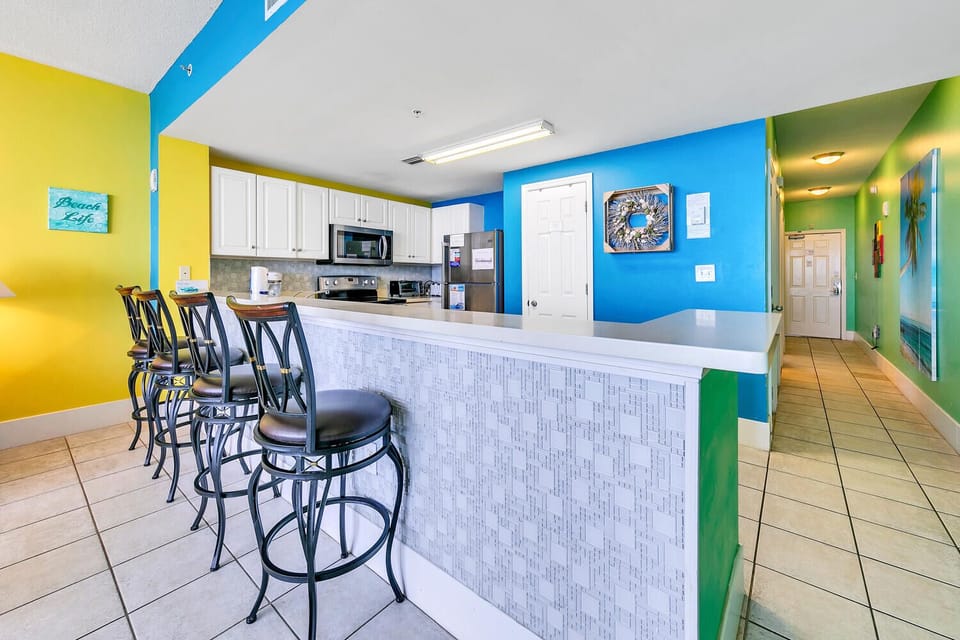 Eat-in bar seating