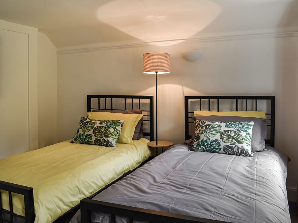 Twin bedroom | The Rising Sun, Deal