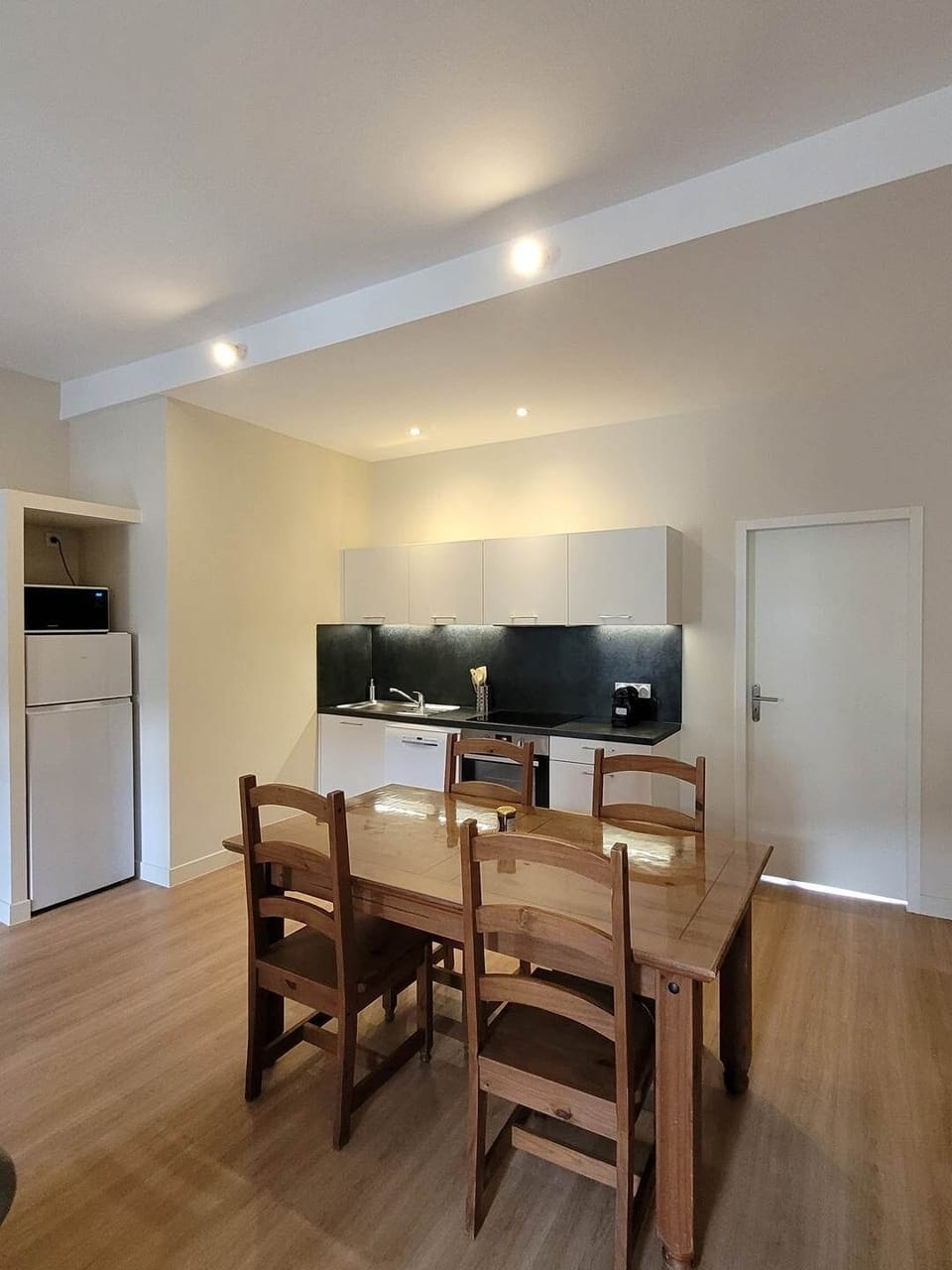 LA-BELLE-SAISON-Luchon-Location-d'appartements-Gentiane-Cuisine
