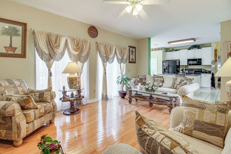 Living Room | Smart TV | Free WiFi | 1st Floor