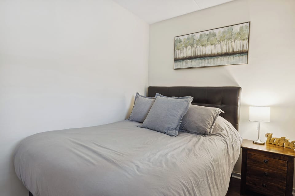 Second Bedroom (3)