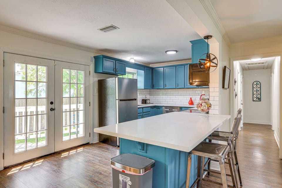 Kitchen | Cooking Basics | Drip Coffee Maker (Coffee Provided)