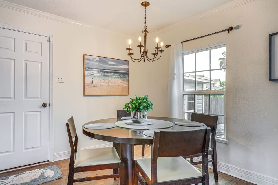 Dining Table | Dishware/Flatware