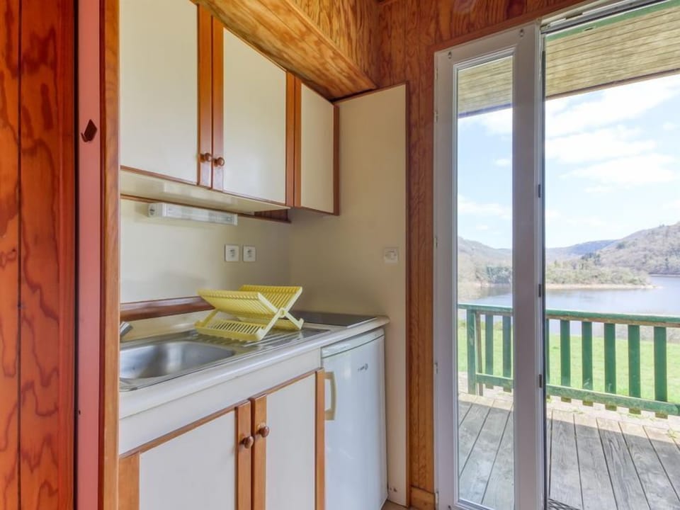 Whip up a quick bite to eat in the kitchenette.