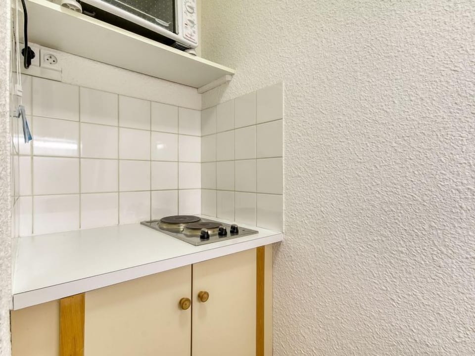 Whip up a quick bite to eat in the kitchenette.
