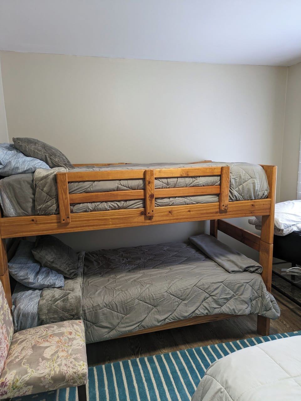 Lodge Bunkroom (full + bunk beds)