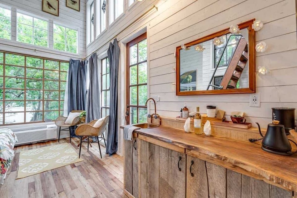 Fully-stocked kitchenette with complimentary water, wine, coffee, tea, and more!