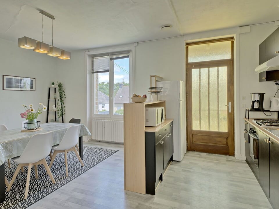 Sky, Plant, Furniture, Plant Community, Table, Natural Landscape, Chair, Land Lot, Outdoor Furniture, Tree