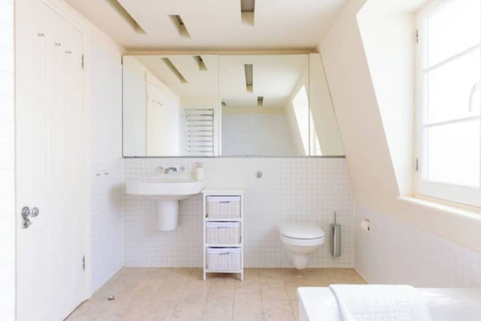 Trendy 1BD Flat on Historic Street, Farringdon Apartment in London Borough of Islington