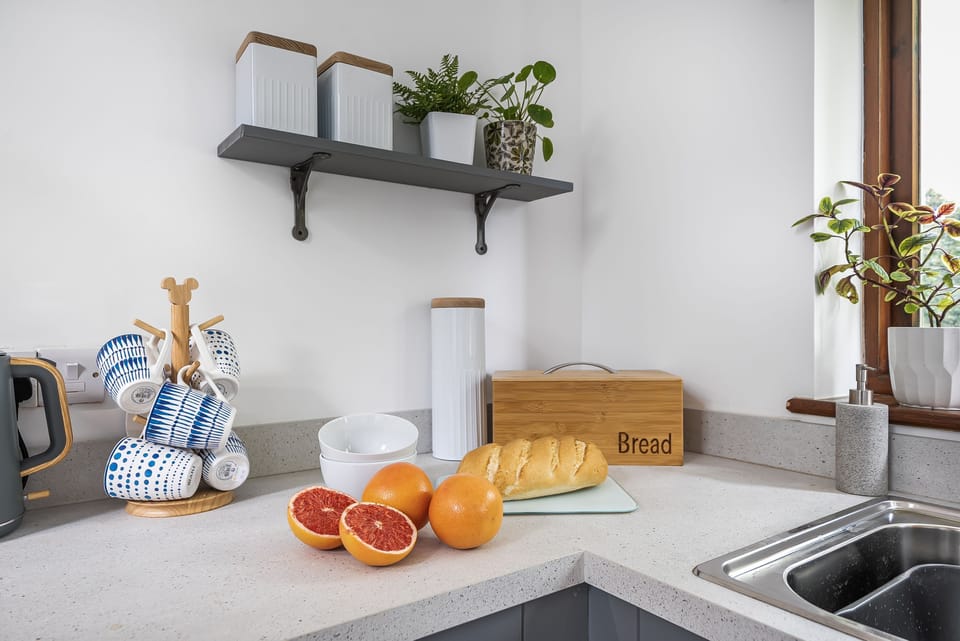 Chapel Cottage, Winterborne Kingston: With plenty of space for meal preparation