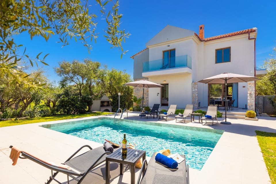 Beautiful vila with private pool and terrace