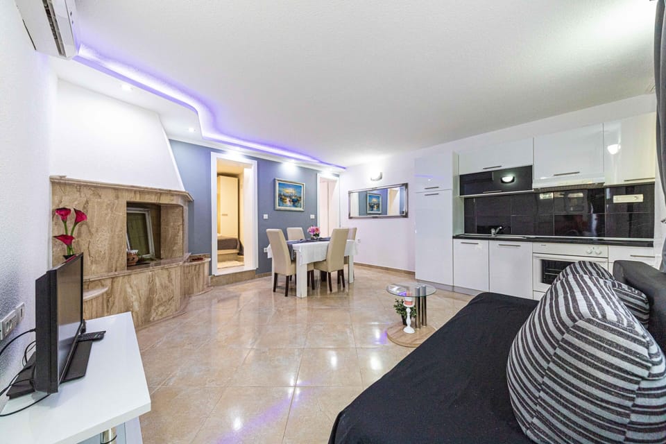 Living room 3