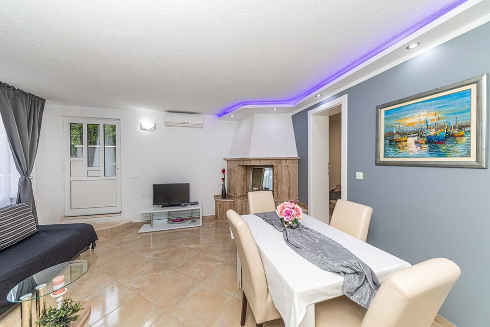 Dining room 3