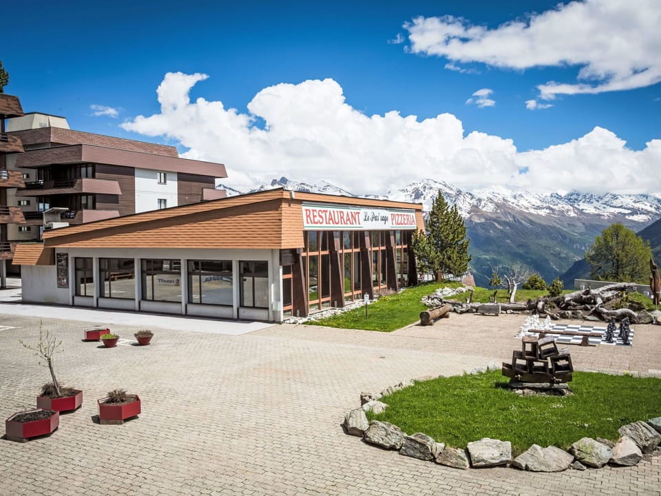 Cloud, Sky, Building, Plant, Mountain, Urban Design, Leisure, Public Space, Tree, Residential Area