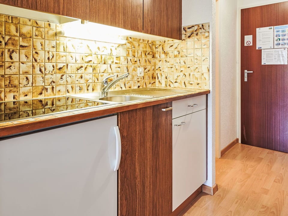 Water, Swimming Pool, Building, House, Interior Design, Floor, Flooring, Leisure, Window, Ceiling