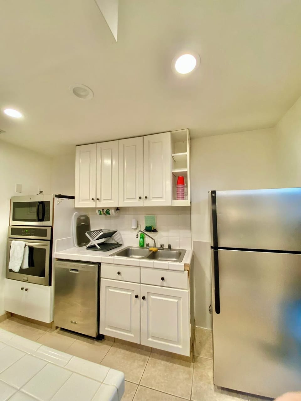 Full Kitchn w/ Fridge