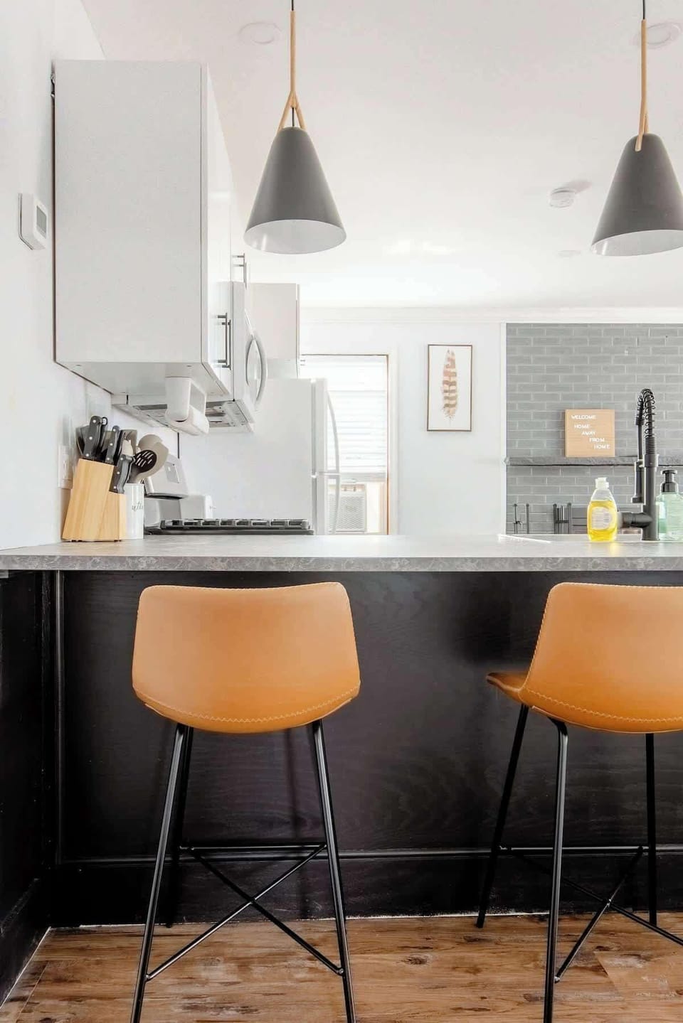 Seating for 3 at breakfast bar. 