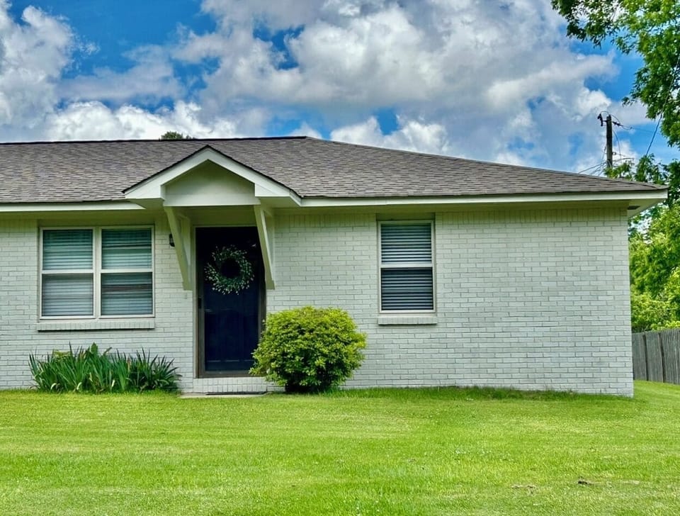 Front door view of Δ Delta Duplex