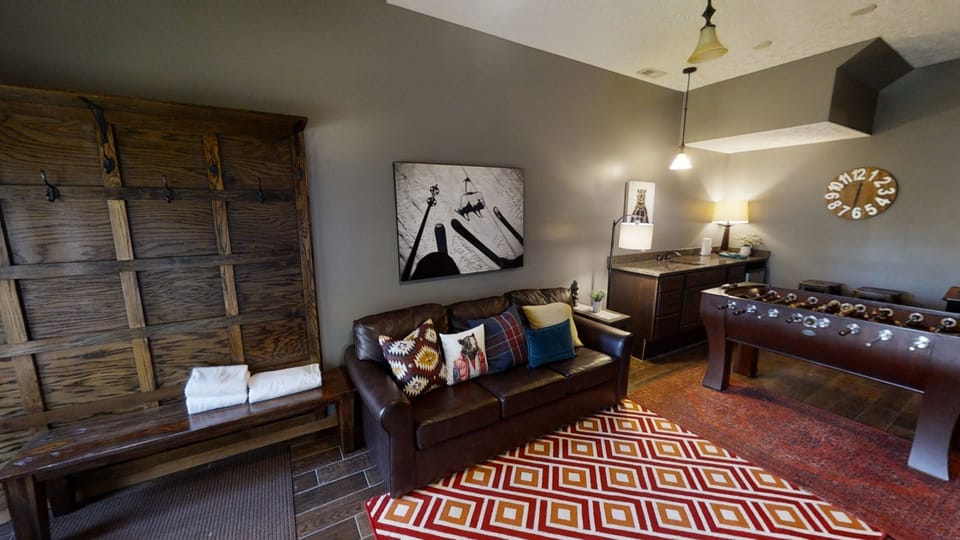 Indoors, Furniture, Living Room, Home Decor, Table